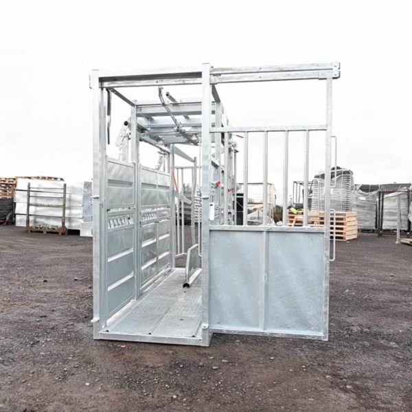 Squeeze Crate with Manual Yoke
